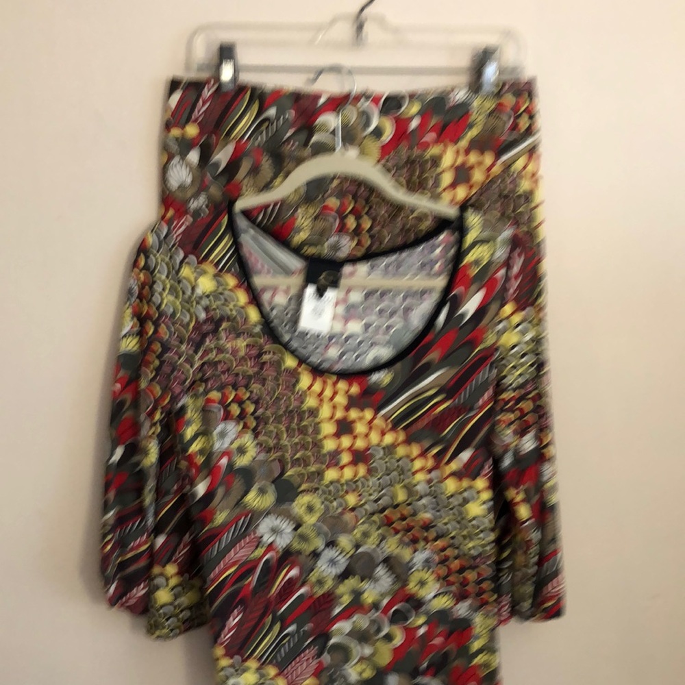 Bright color soft fabric, excellent condition